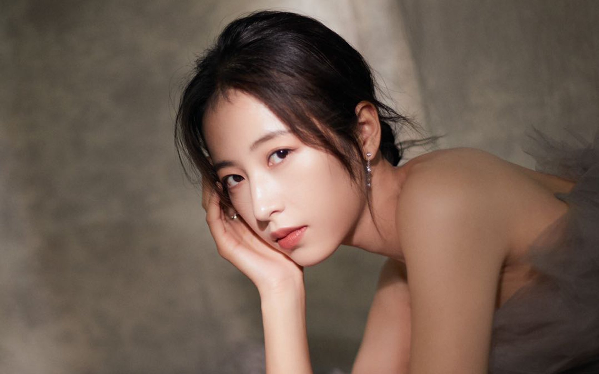 im电竞官网登录-决赛后双方球员握手致敬体现体育精神,篮球比赛双方握手